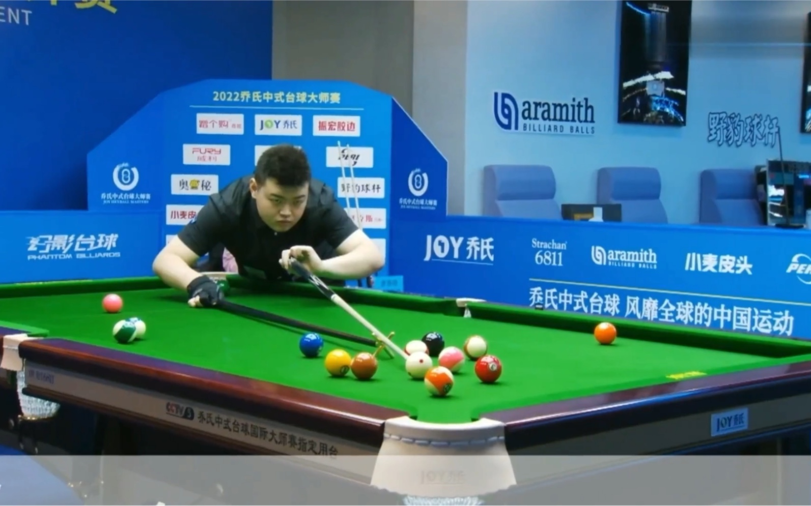 年队脱颖而 年队脱颖而